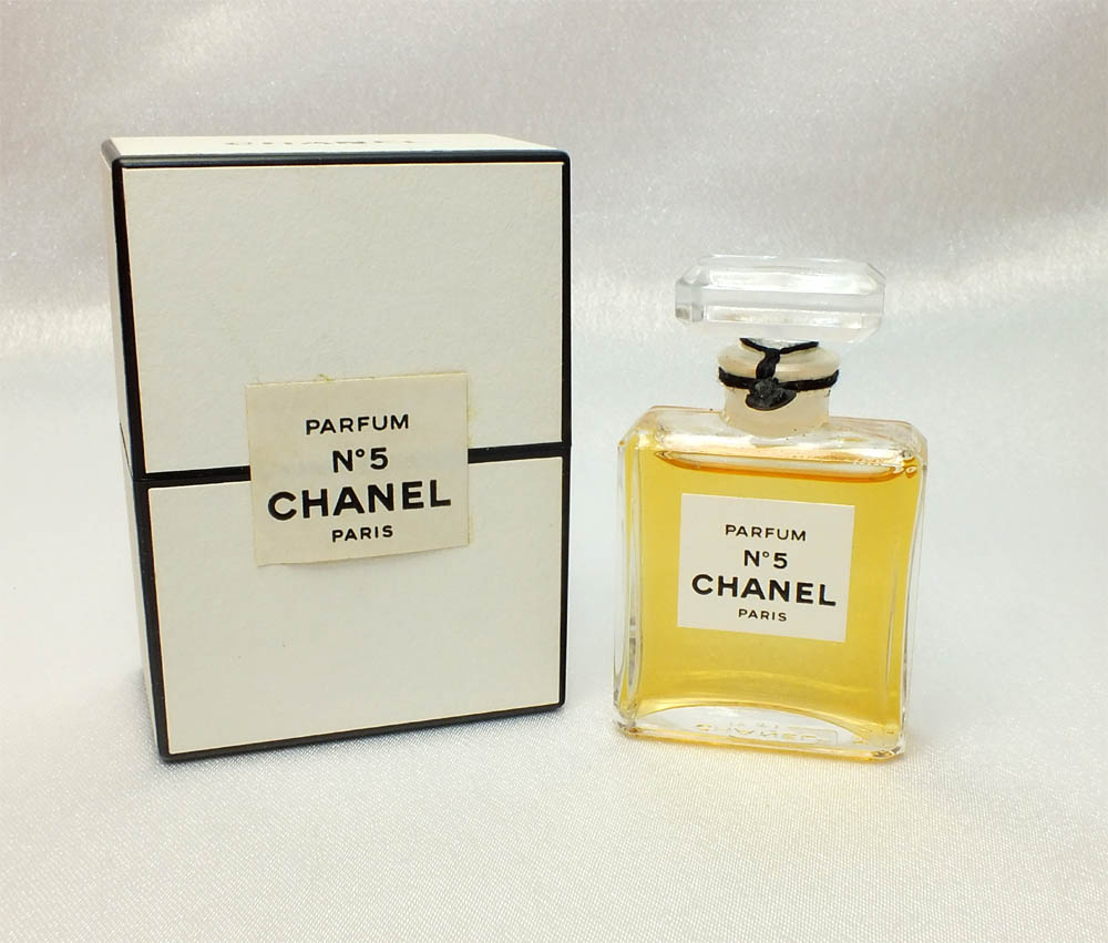Chanel 5 оригинал. Духи Шанель номер 5. Chanel 5 Parfum 7.5. Шанель номер 5 туалетная вода. Духи Chanel номер 5.