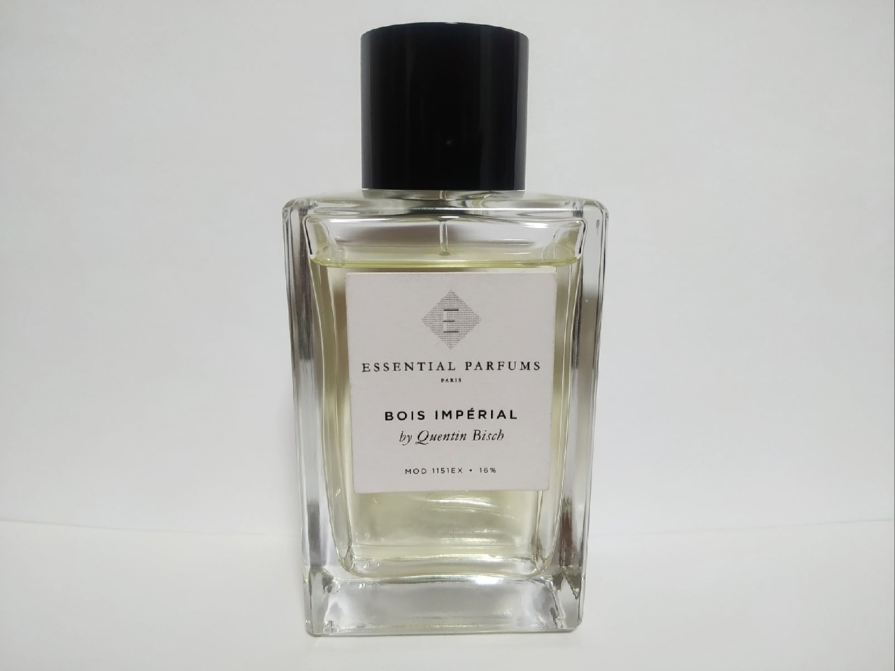 Bois imperial essential parfums limited edition. Бойс Империал Парфюм. Bois Imperial Essential. Ессентал боис Империал. Essential Parfums.