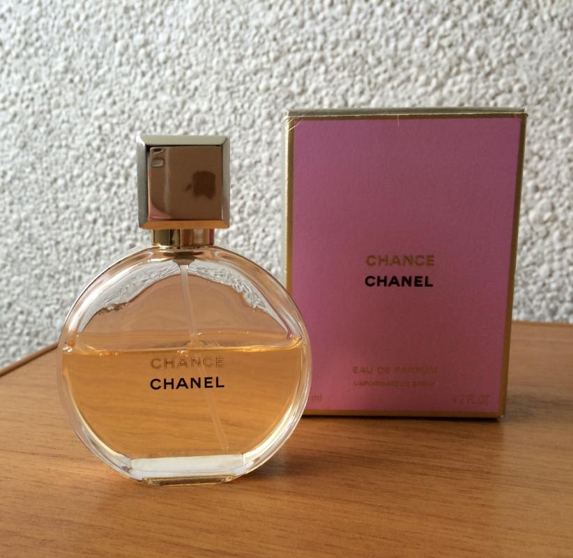 Шанель купить золотое яблоко. Chanel chance классика. Парфюм Chanel chance (Шанель шанс). Chanel chance желтые. Шанель шанс парфюмированная вода 100.
