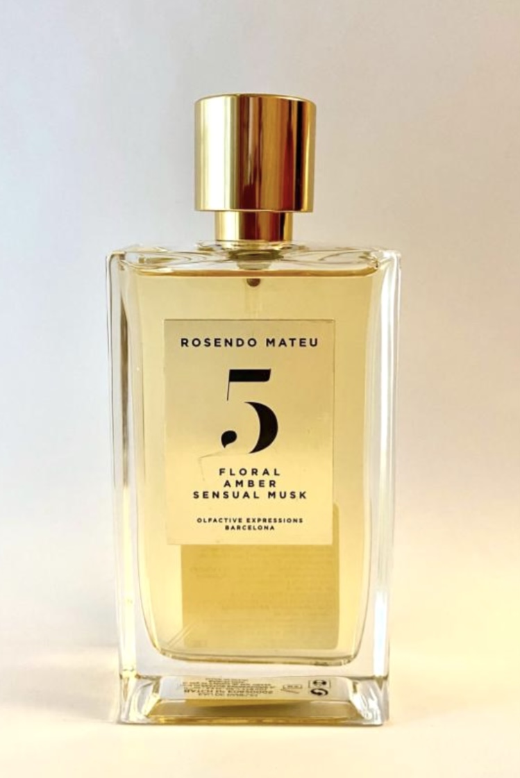 Floral amber sensual musk. Духи Rosendo Mateu 5. Rosendo Mateu nº 5 Floral, Amber, sensual Musk Rosendo Mateu Olfactive expressions. Rosendo Mateu nº 5 Floral, Amber, sensual Musk. Rosendo Mateu Olfactive expressions.