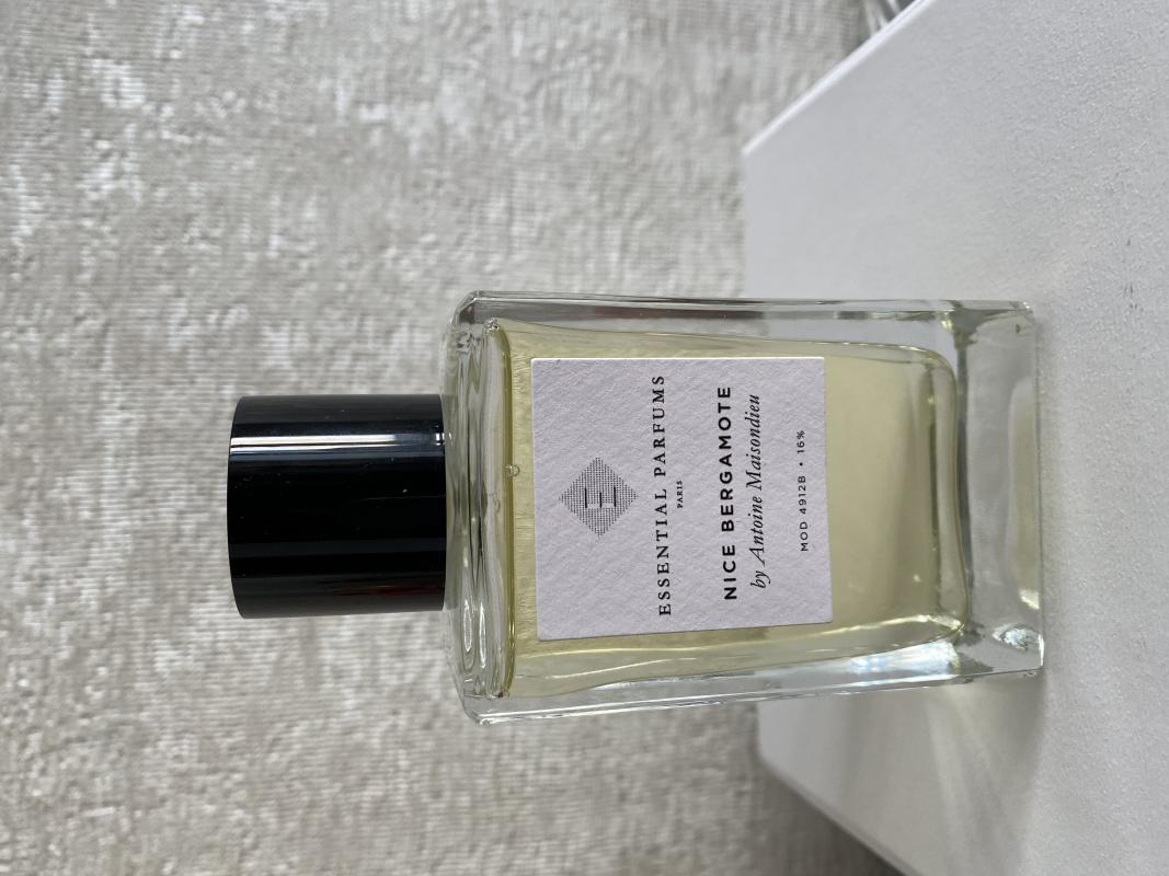 Essential parfums paris bergamote. Духи nice Bergamote. Essential Parfums Bergamote. Essential Parfums nice Bergamote. Эссеншиал Парфюм найс бергамот.