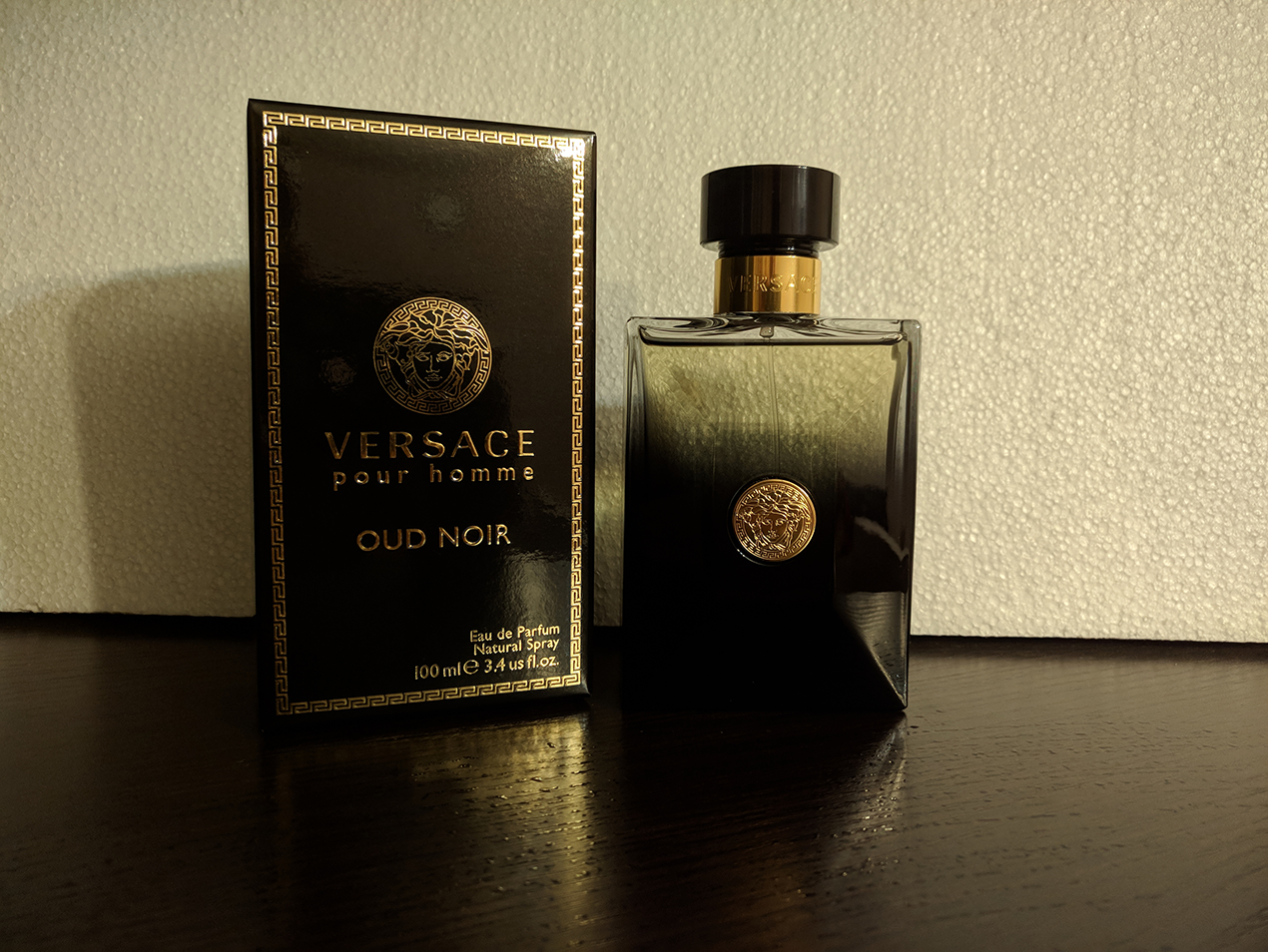 Homme noir. Versace pour homme oud Noir. Versace pour homme oud Noir reklama. Hypnotic oud 100ml. Oud Wonder pour homme Fragrance.