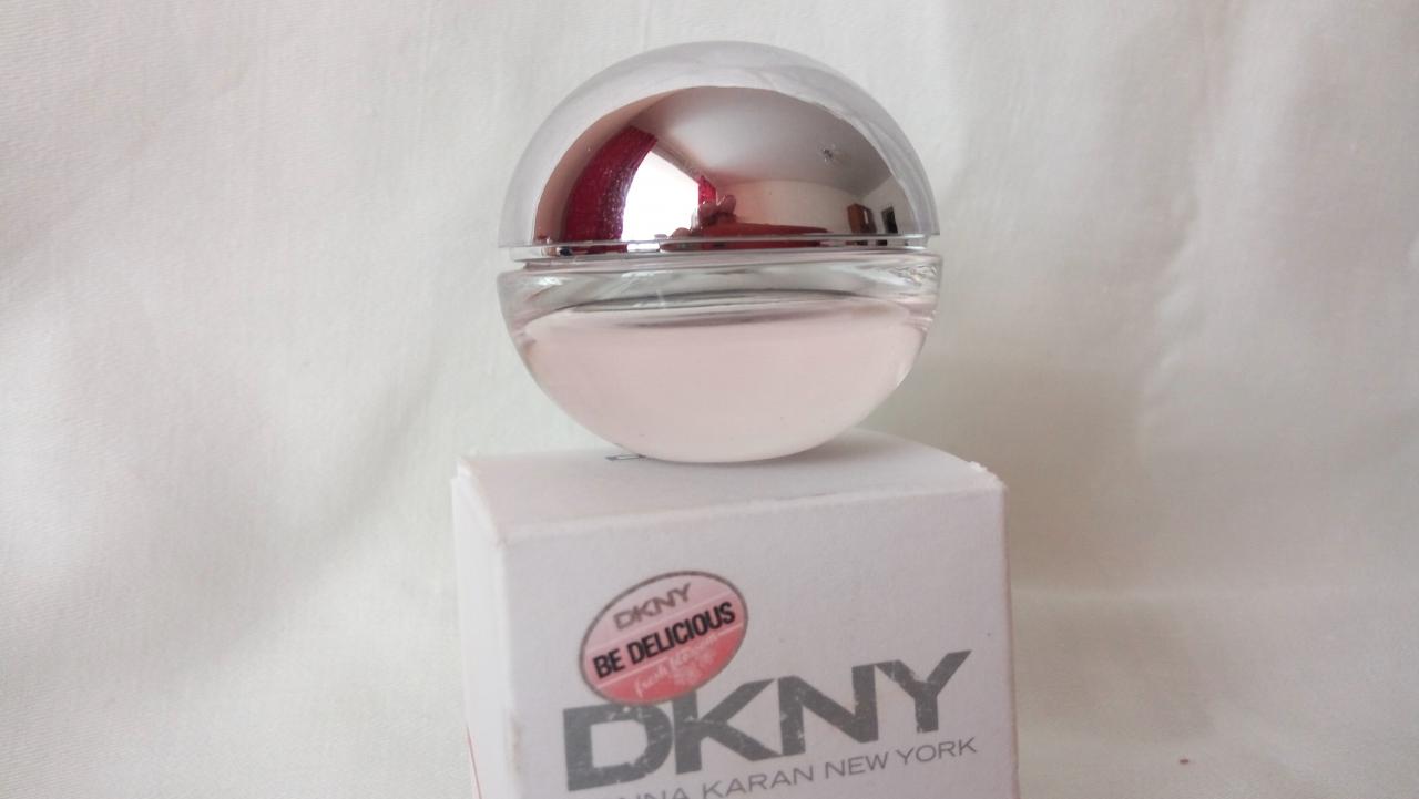 Духи розовое яблоко. Donna Karan DKNY be delicious Fresh Blossom. Донна Каран розовые. Donna Karan New York духи розовое яблоко. DKNY be delicious Fresh Blossom EDP 15ml.