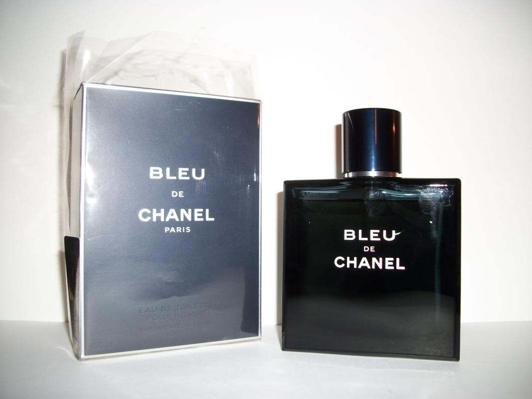 Unique цена для мужчин туалетная. Bleu de Chanel Paris мужские. Блю де Шанель Лайт Блю. Chanel bleu de Chanel летуаль. Мужской Парфюм Шанель Блю.