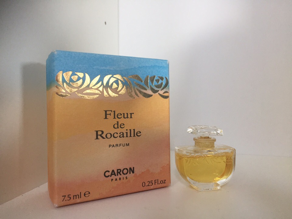 Аттар флер де сантал. Caron fleur de Rocaille духи 15 мл. Fleur de Rocaille Caron миниатюра. Caron fleur de Rocaille туалетная вода 50 мл. Fleur de Rocaille Caron 1965 года.