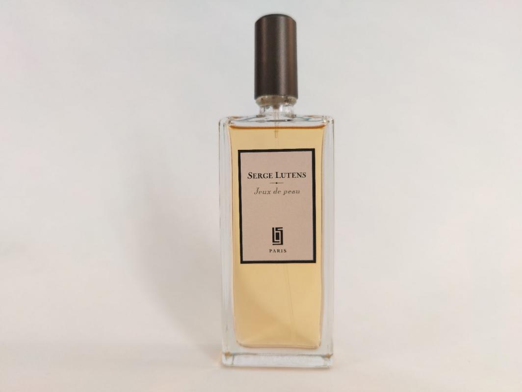 Serge lutens jeux de. Черный дурман Серж лютенс. Serge Lutens jeux de peau похожие ароматы
