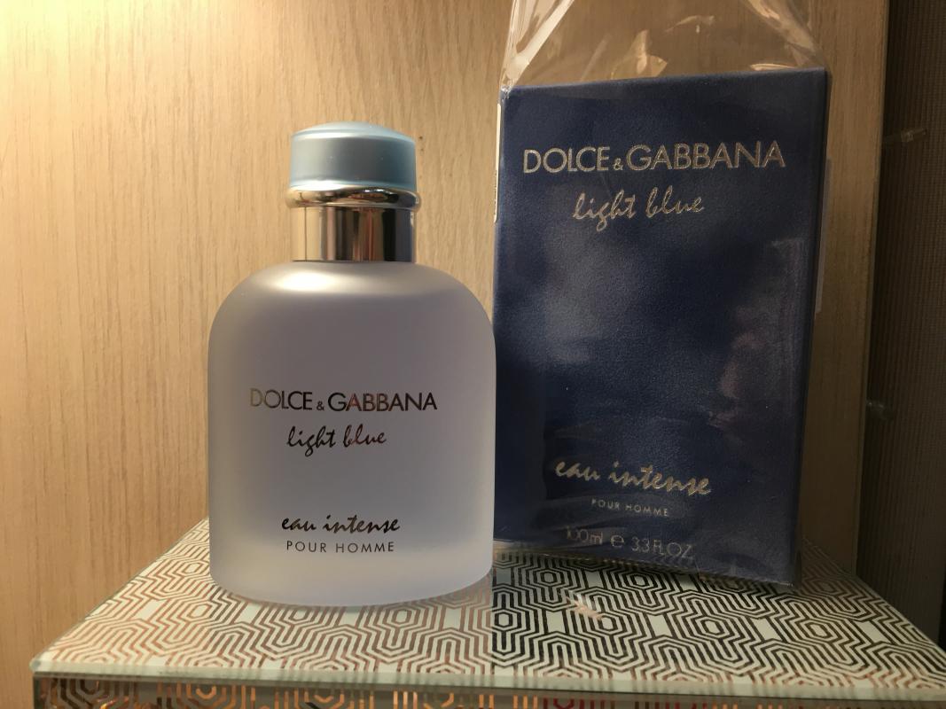 Light blue intense pour homme. Dolce & Gabbana Light Blue Eau intense. Eau intense Roja dove.