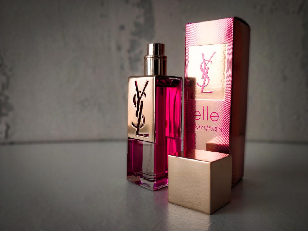 Сен лоран эль. Ив сен Лоран elle. YSL elle духи. Yves Saint Laurent elle духи. Вещи Ив сен Лоран elle.